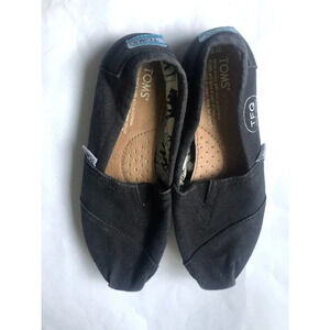 TOMS women’s black canvas flats size W5.5